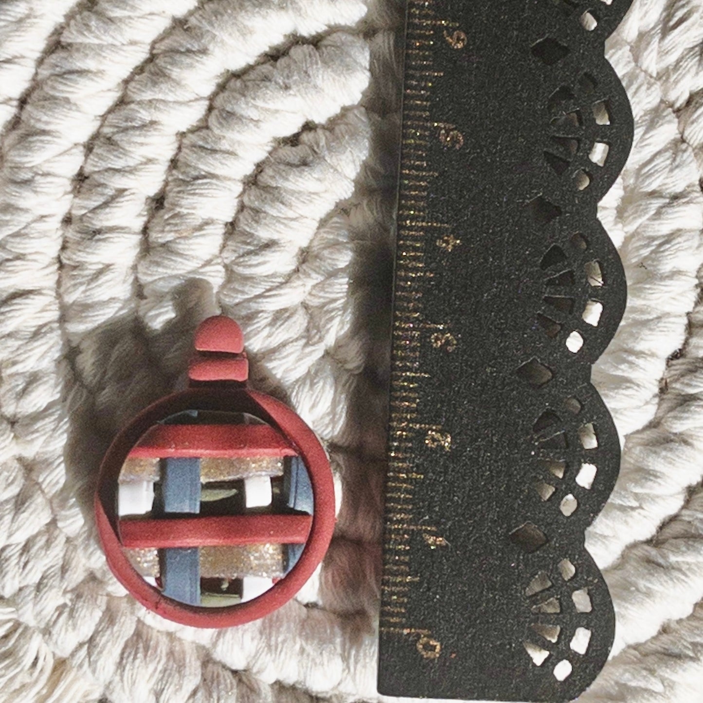 Plaid Globe Ornament Lapel