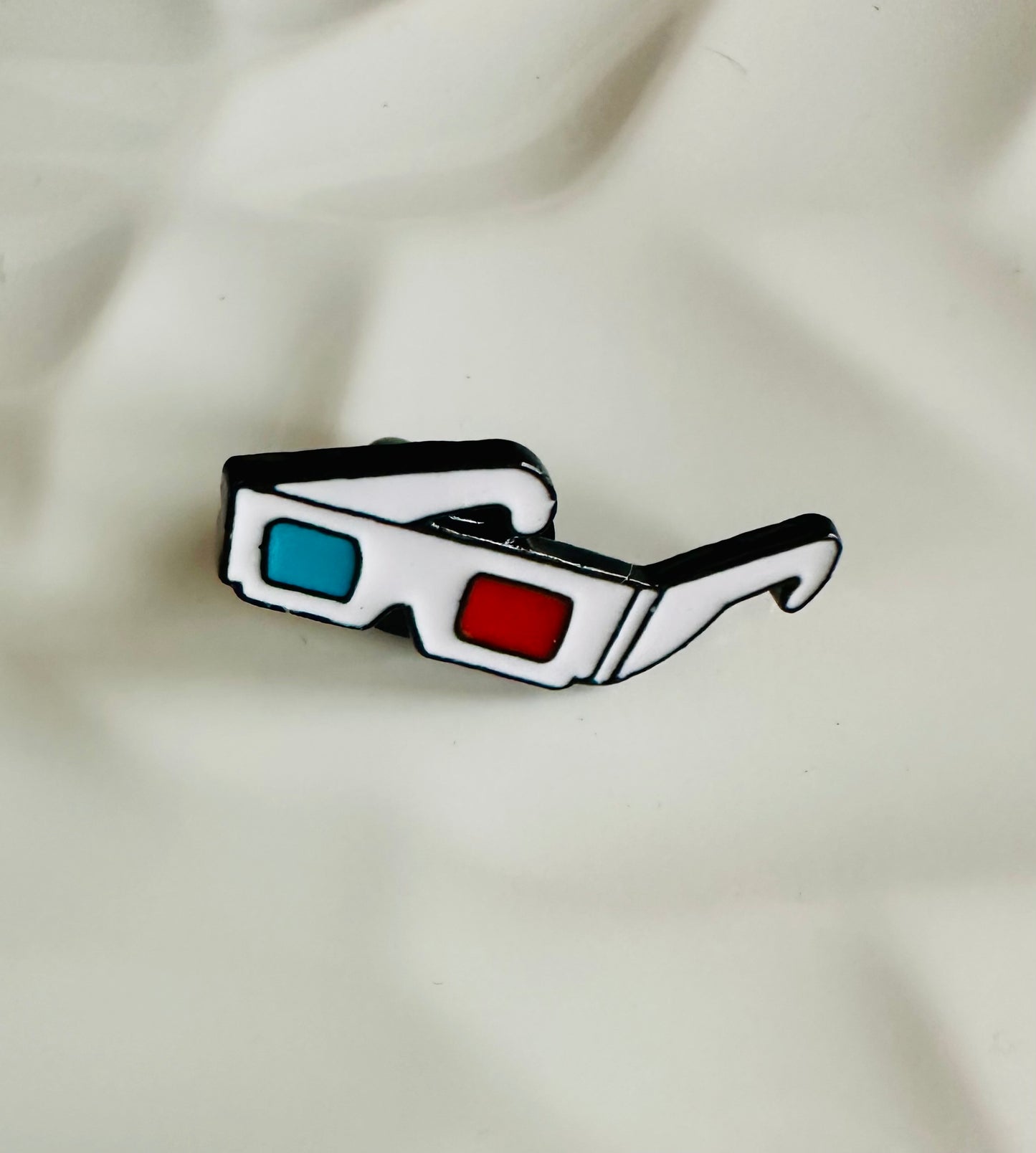 Gizmo 3-D Glasses Enamel Pin