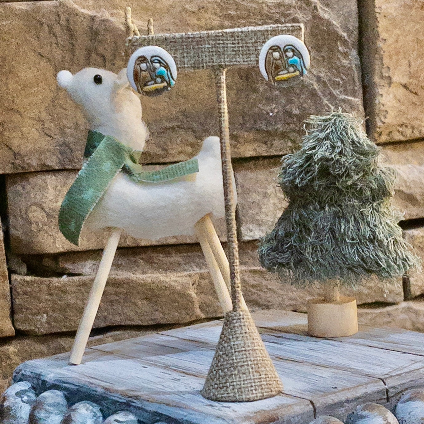 Nativity Studs