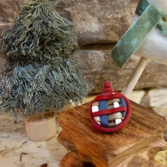 Plaid Globe Ornament Lapel